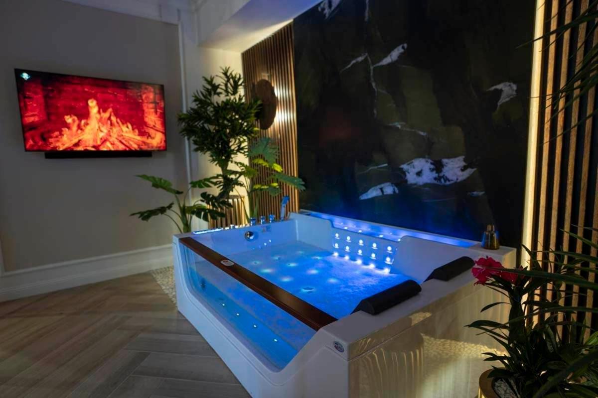 Retro 66 Jacuzzi