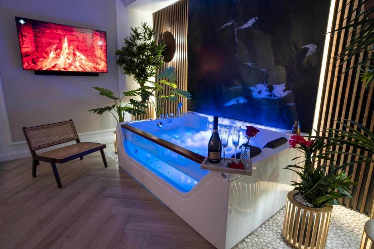 Retro 66 Jacuzzi