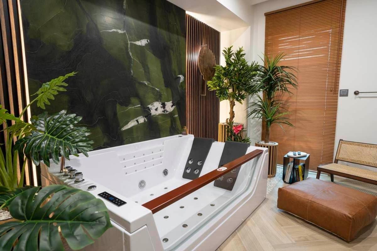Retro 66 Jacuzzi *